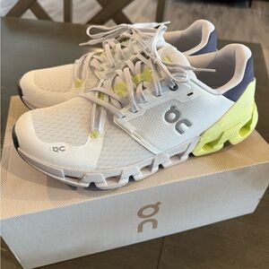 On Running Mens Cloudflyer 4 Sneakers Like New